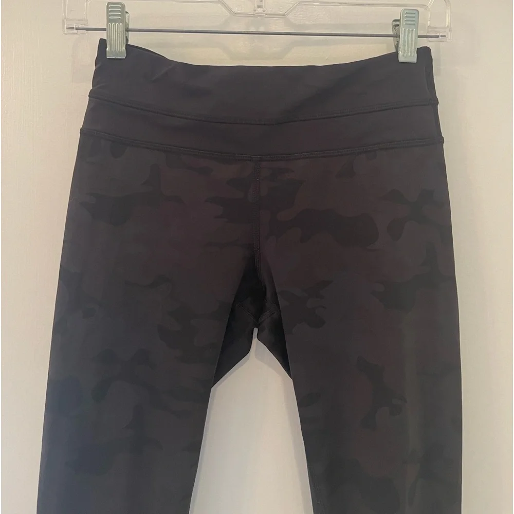 Lululemon Run: Inspire Crop II *All Luxtreme in Savasana Camo Black | SZ 2 - Picture 2 of 13